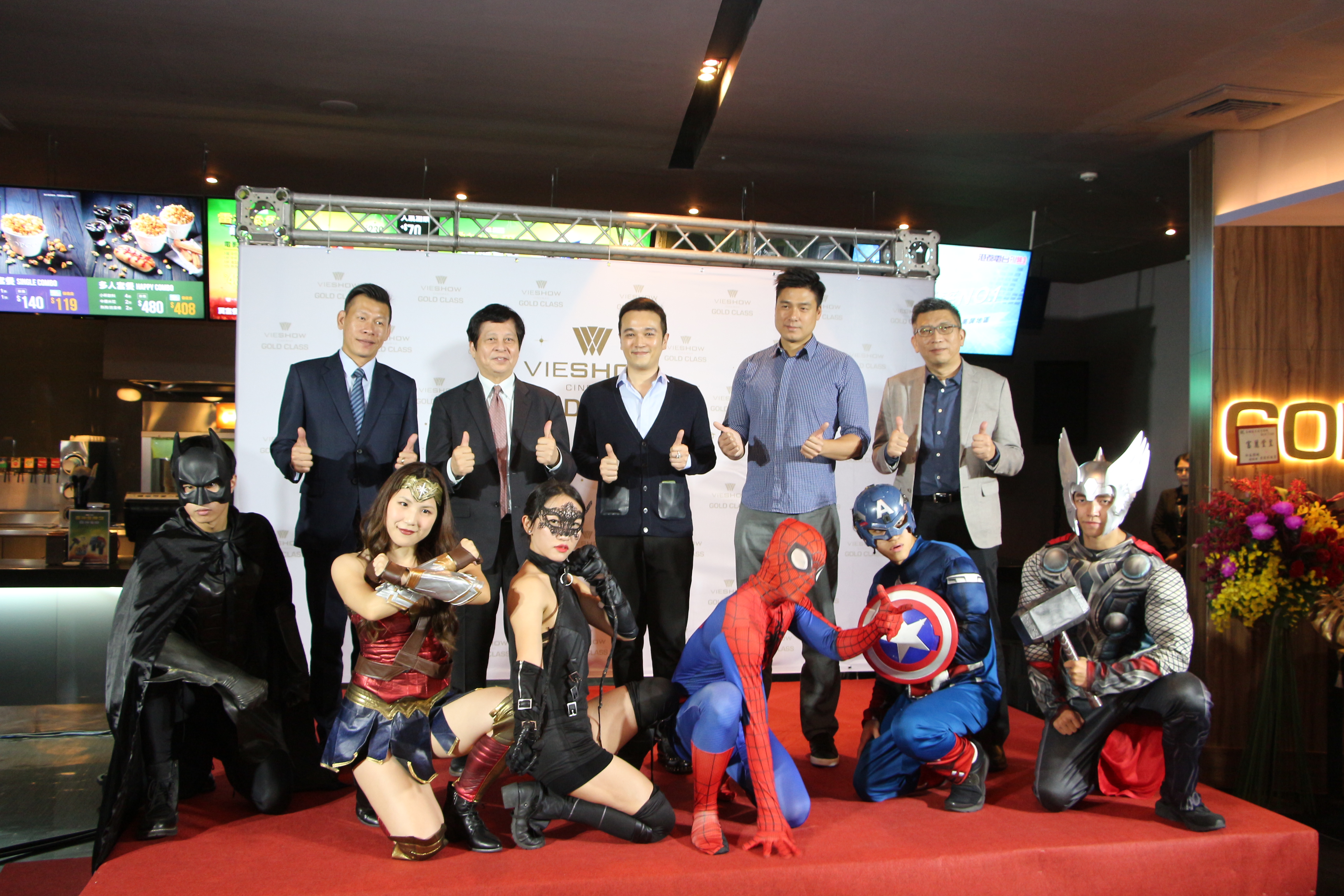 高雄大遠百威秀影城GOLD CLASS頂級影廳改裝新開幕 送你「吸睛」小物！10/30全身專業英雄裝扮電影免費看！