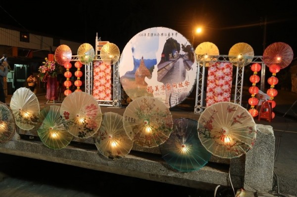 【稻美濃，藝同放傘】 地景裝置藝術新玩法 美濃的夜居然可以如此~~